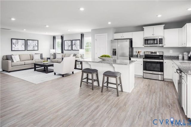 2 Nine Iron Dr, Richmond, VA 23223