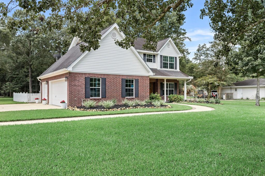 447 Pinemont Drive, Sour Lake, TX 77659
