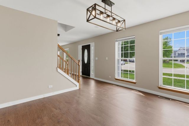 5313 Briarfield Lane, Lake In The Hills, IL 60156