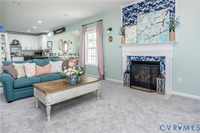 1907 White Mountain Dr, Chester, VA 23836