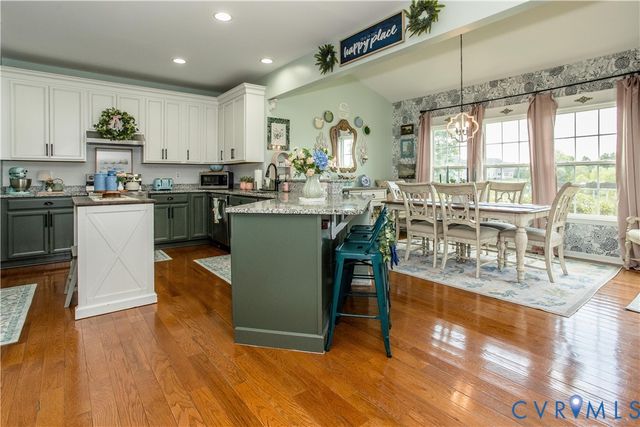 1907 White Mountain Dr, Chester, VA 23836