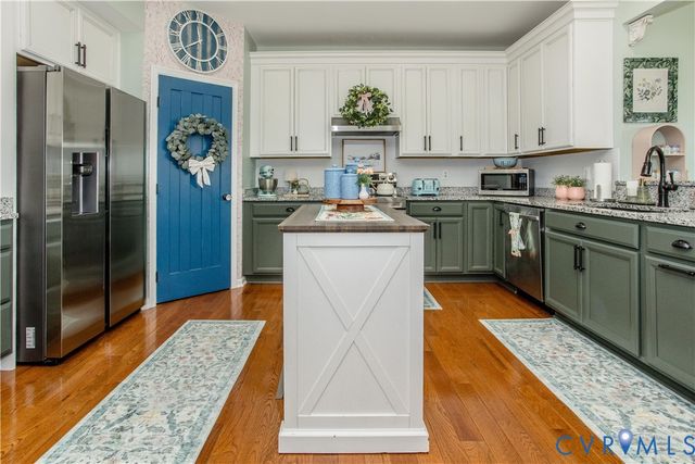 1907 White Mountain Dr, Chester, VA 23836