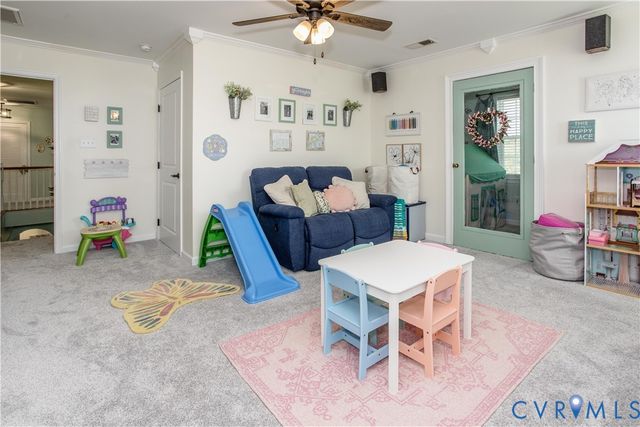 1907 White Mountain Dr, Chester, VA 23836