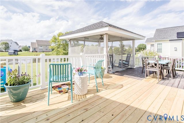 1907 White Mountain Dr, Chester, VA 23836