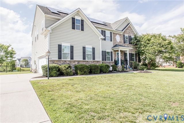 1907 White Mountain Dr, Chester, VA 23836