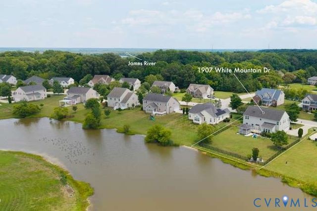 1907 White Mountain Dr, Chester, VA 23836