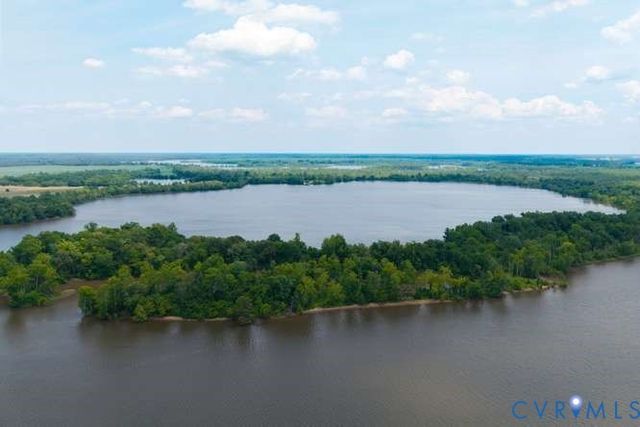 1907 White Mountain Dr, Chester, VA 23836