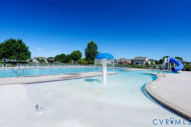 1907 White Mountain Dr, Chester, VA 23836
