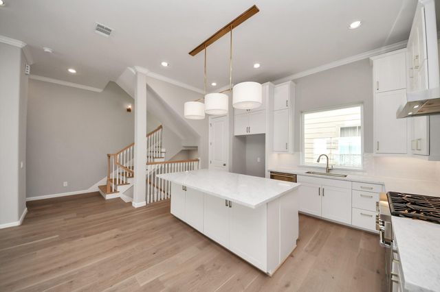 4026 Blossom Street, Houston, TX 77007