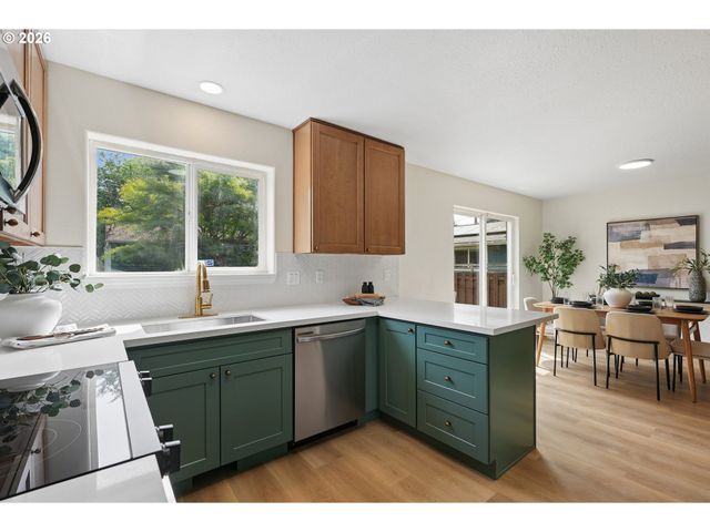 10214 N MIDWAY Ave, Portland, OR 97203
