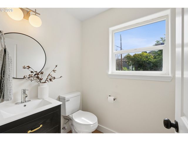 10214 N MIDWAY Ave, Portland, OR 97203