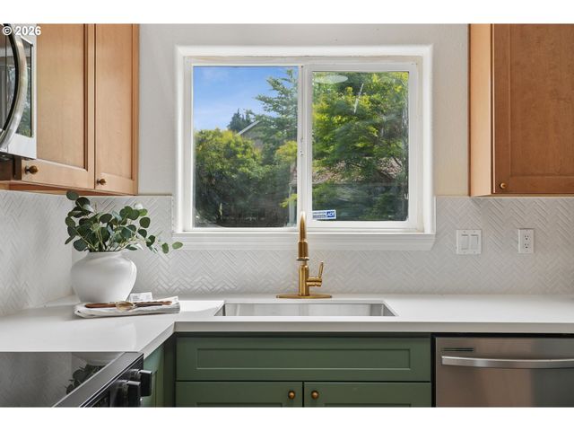 10214 N MIDWAY Ave, Portland, OR 97203