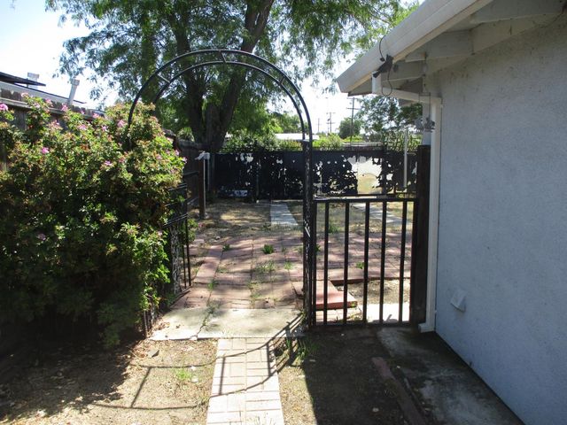 2403 Lever Blvd, Stockton, CA 95206
