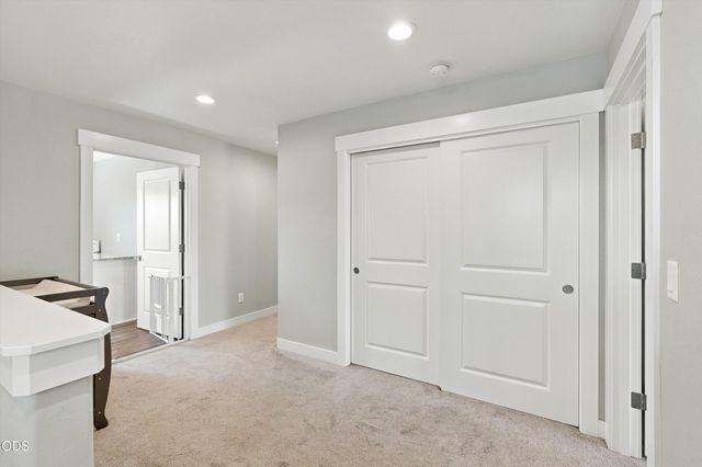 213 Samuel Lane Loop Road, Phoenix, OR 97535
