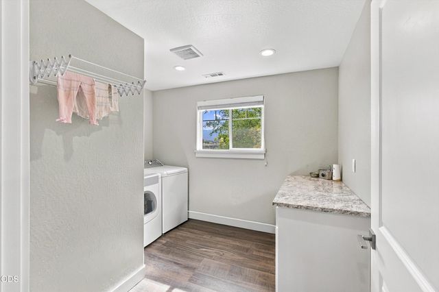 213 Samuel Lane Loop Road, Phoenix, OR 97535