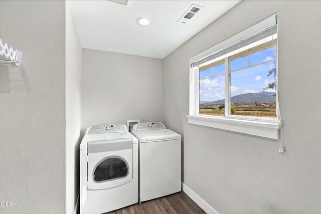 213 Samuel Lane Loop Road, Phoenix, OR 97535
