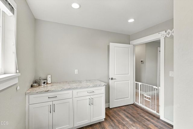 213 Samuel Lane Loop Road, Phoenix, OR 97535