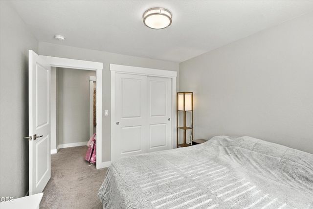 213 Samuel Lane Loop Road, Phoenix, OR 97535