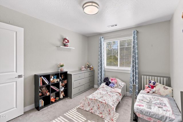 213 Samuel Lane Loop Road, Phoenix, OR 97535