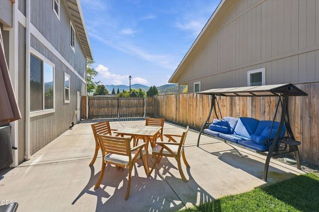 213 Samuel Lane Loop Road, Phoenix, OR 97535