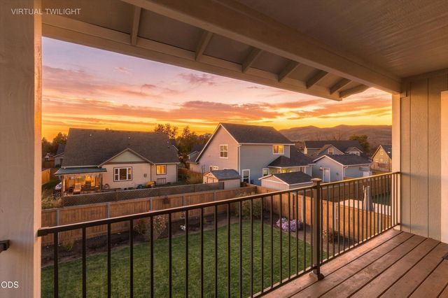213 Samuel Lane Loop Road, Phoenix, OR 97535