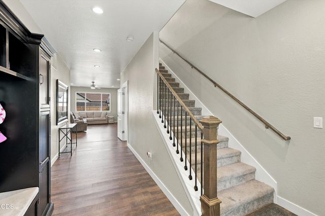 213 Samuel Lane Loop Road, Phoenix, OR 97535