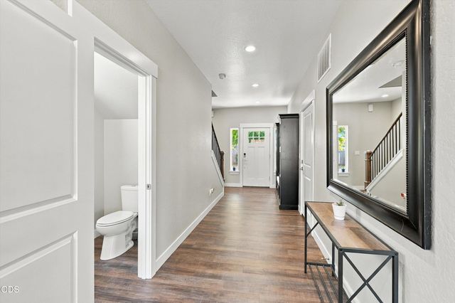 213 Samuel Lane Loop Road, Phoenix, OR 97535