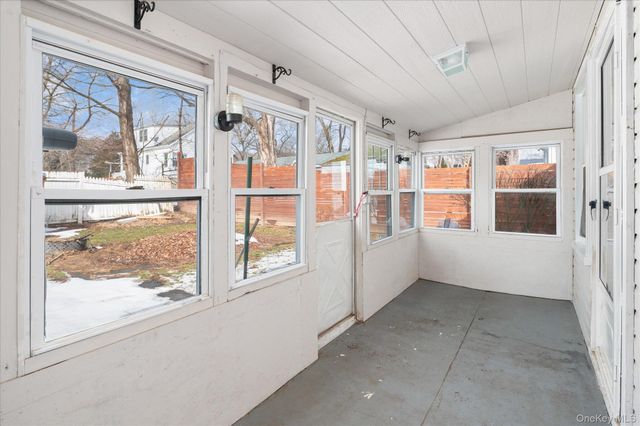 17 Argyle Street, Lake Peekskill, NY 10537