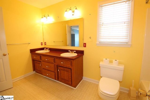 200 Sneeds Drive, Inman, SC 29349