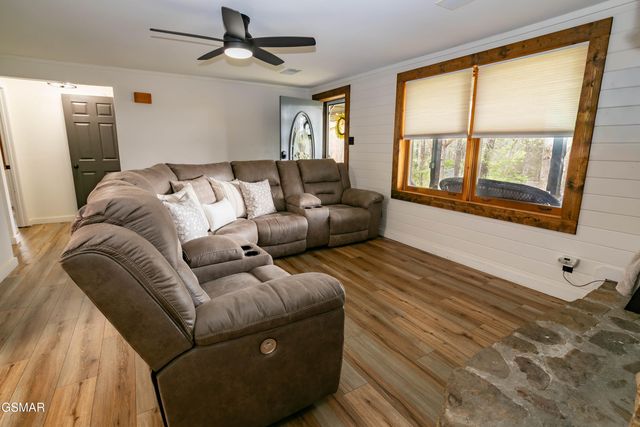 3650 Four Seasons Lane, Sevierville, TN 37862