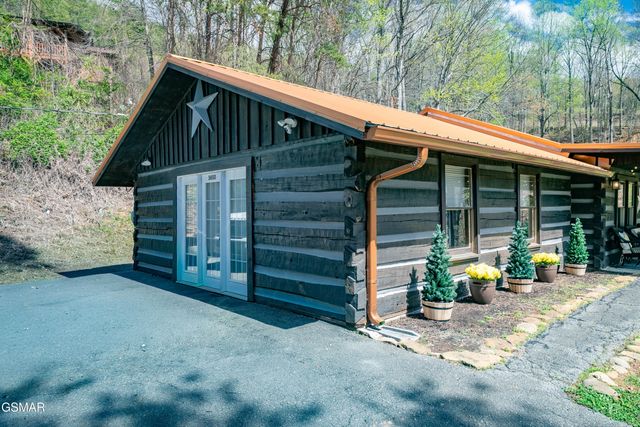 3650 Four Seasons Lane, Sevierville, TN 37862