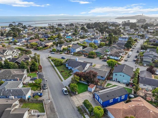 423 Montecito Avenue, El Granada, CA 94018