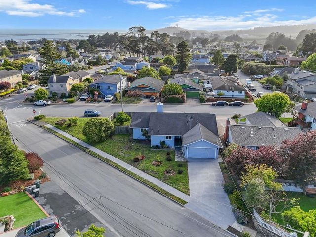423 Montecito Avenue, El Granada, CA 94018