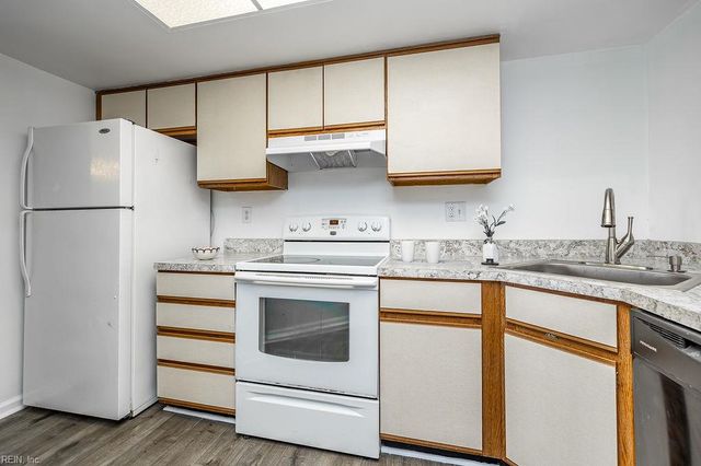 1605 Stone Moss Reach Apt B, Chesapeake, VA 23320