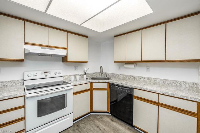 1605 Stone Moss Reach Apt B, Chesapeake, VA 23320