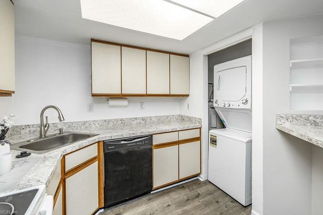 1605 Stone Moss Reach Apt B, Chesapeake, VA 23320