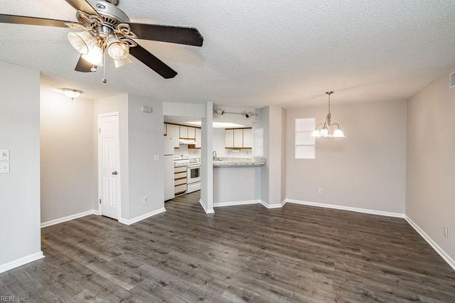 1605 Stone Moss Reach Apt B, Chesapeake, VA 23320