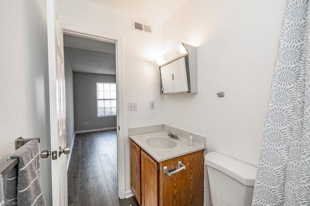 1605 Stone Moss Reach Apt B, Chesapeake, VA 23320