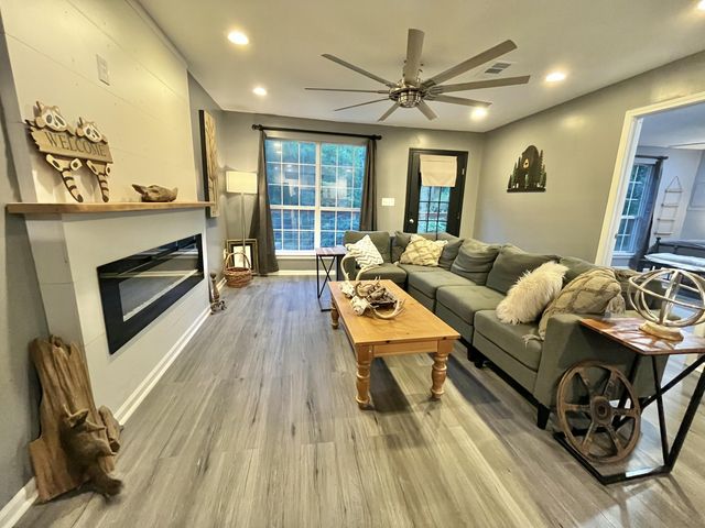 56 Landing Rd., Hattiesburg, MS 39401