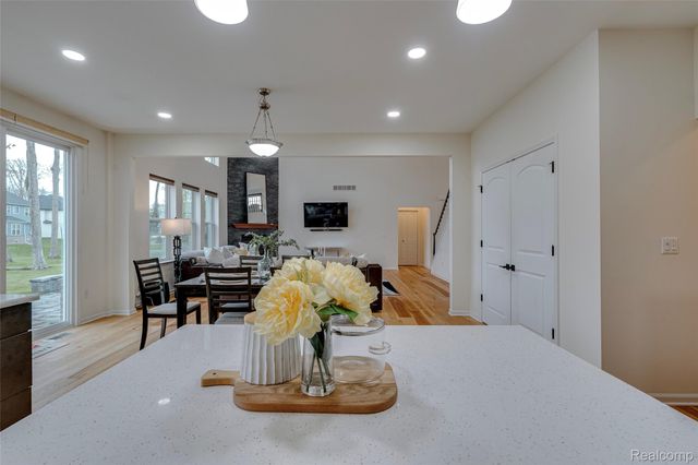 343 Amelia Circle, South Lyon, MI 48178
