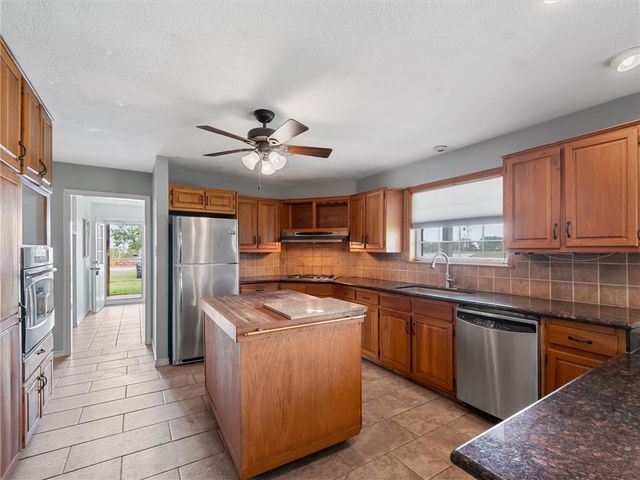 17645 Highway 6, Navasota, TX 77868