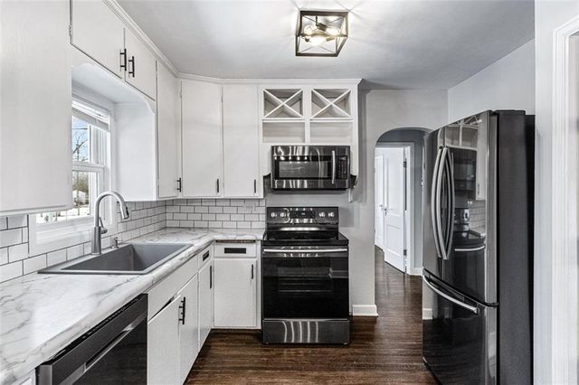 2214 Sherwin Avenue, Eau Claire, WI 54701