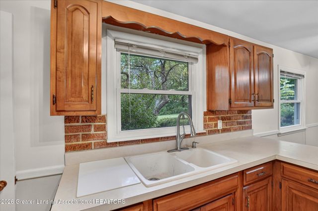 12419 E Greenfield Road, Lansing, MI 48917
