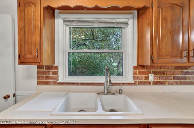 12419 E Greenfield Road, Lansing, MI 48917