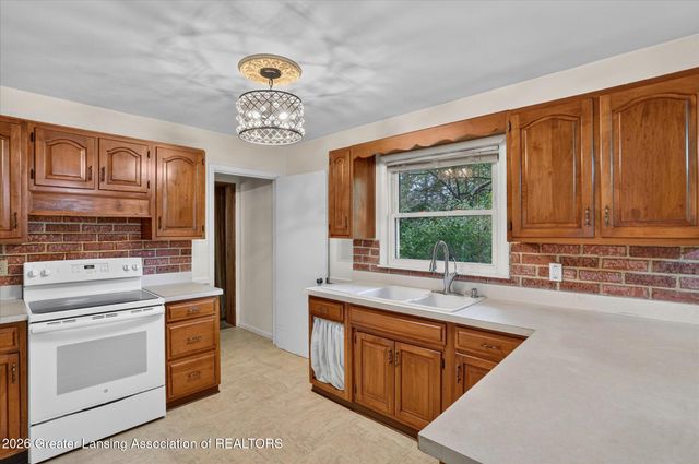 12419 E Greenfield Road, Lansing, MI 48917