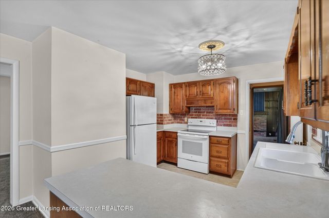 12419 E Greenfield Road, Lansing, MI 48917