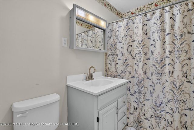 12419 E Greenfield Road, Lansing, MI 48917