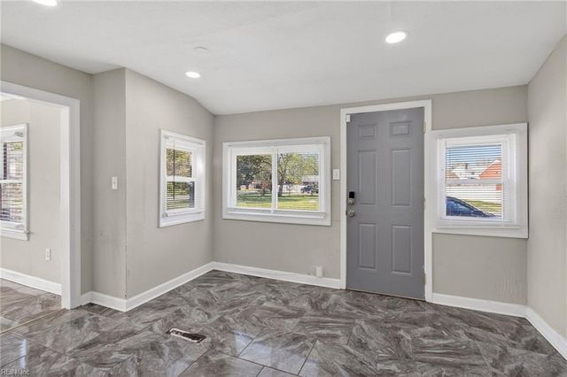 2747 Jamestown AVE, Hampton, VA 23661