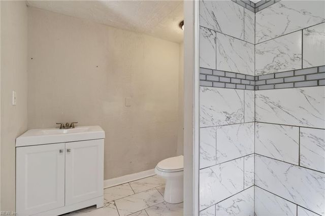 2747 Jamestown AVE, Hampton, VA 23661