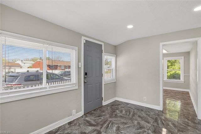 2747 Jamestown AVE, Hampton, VA 23661